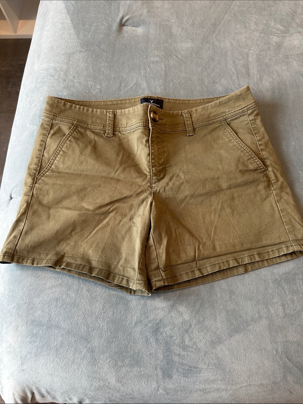 American Eagle Classic Khaki Cotton Shorts - Women